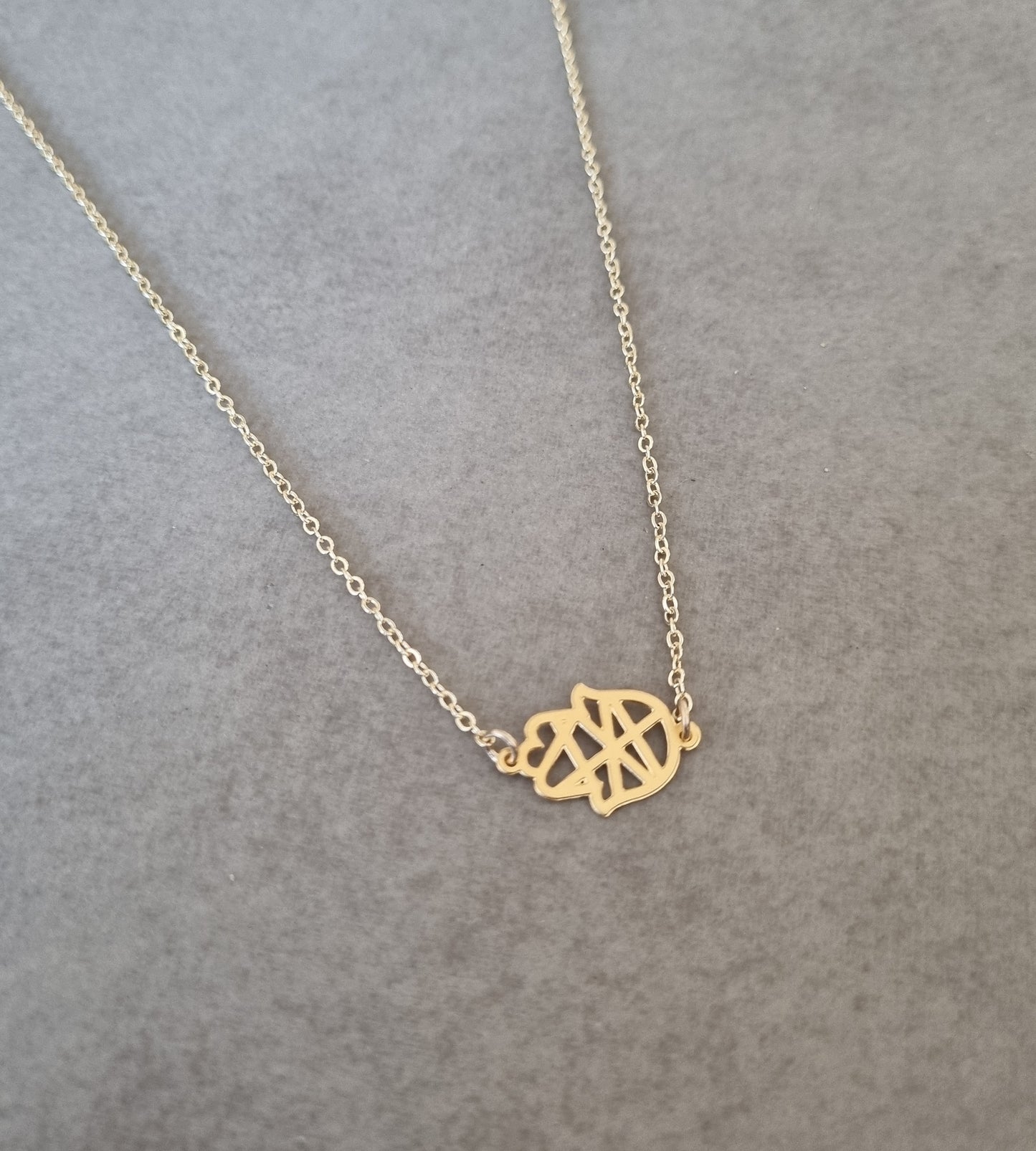 שרשרת חמסה על הצד