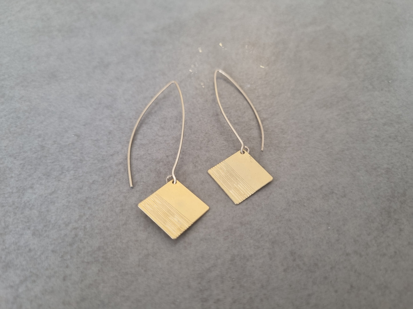 עגילים תלויים ארוכים ריבוע גיאומטרי