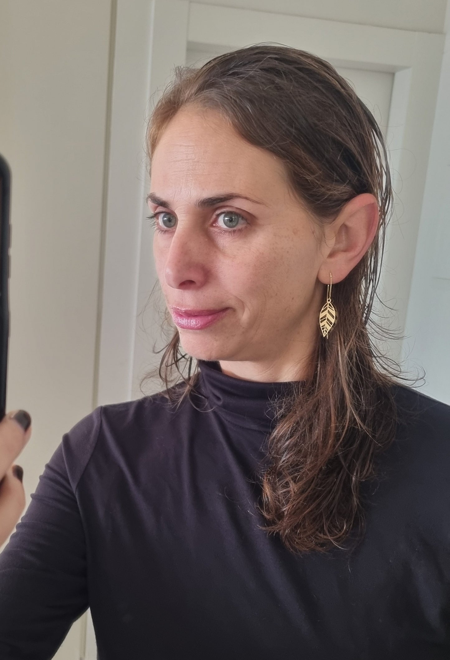 עגילים ארוכים עם עלה תלוי