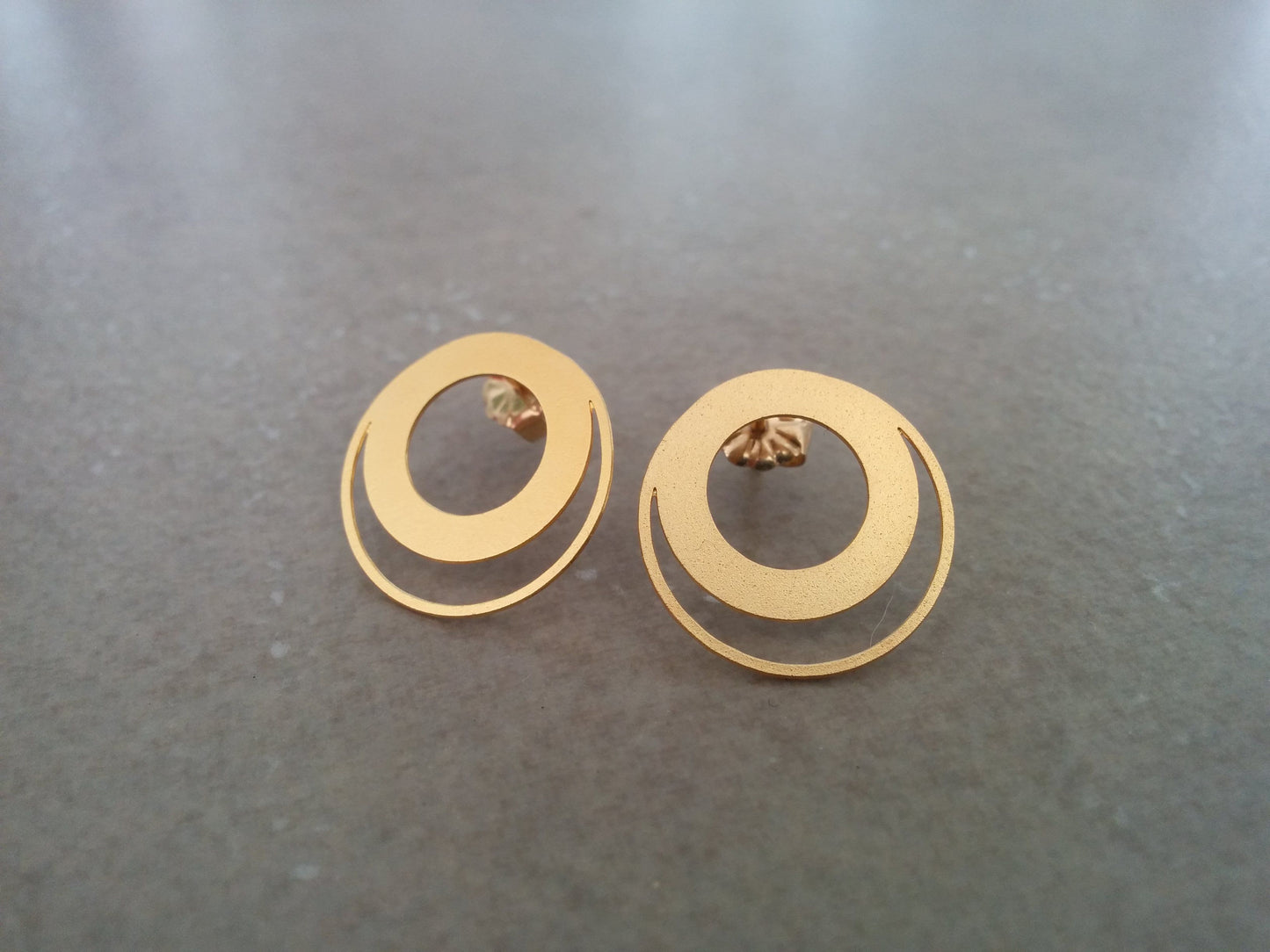 עגילים צמודים מזהב | עגילי חישוק צמודים