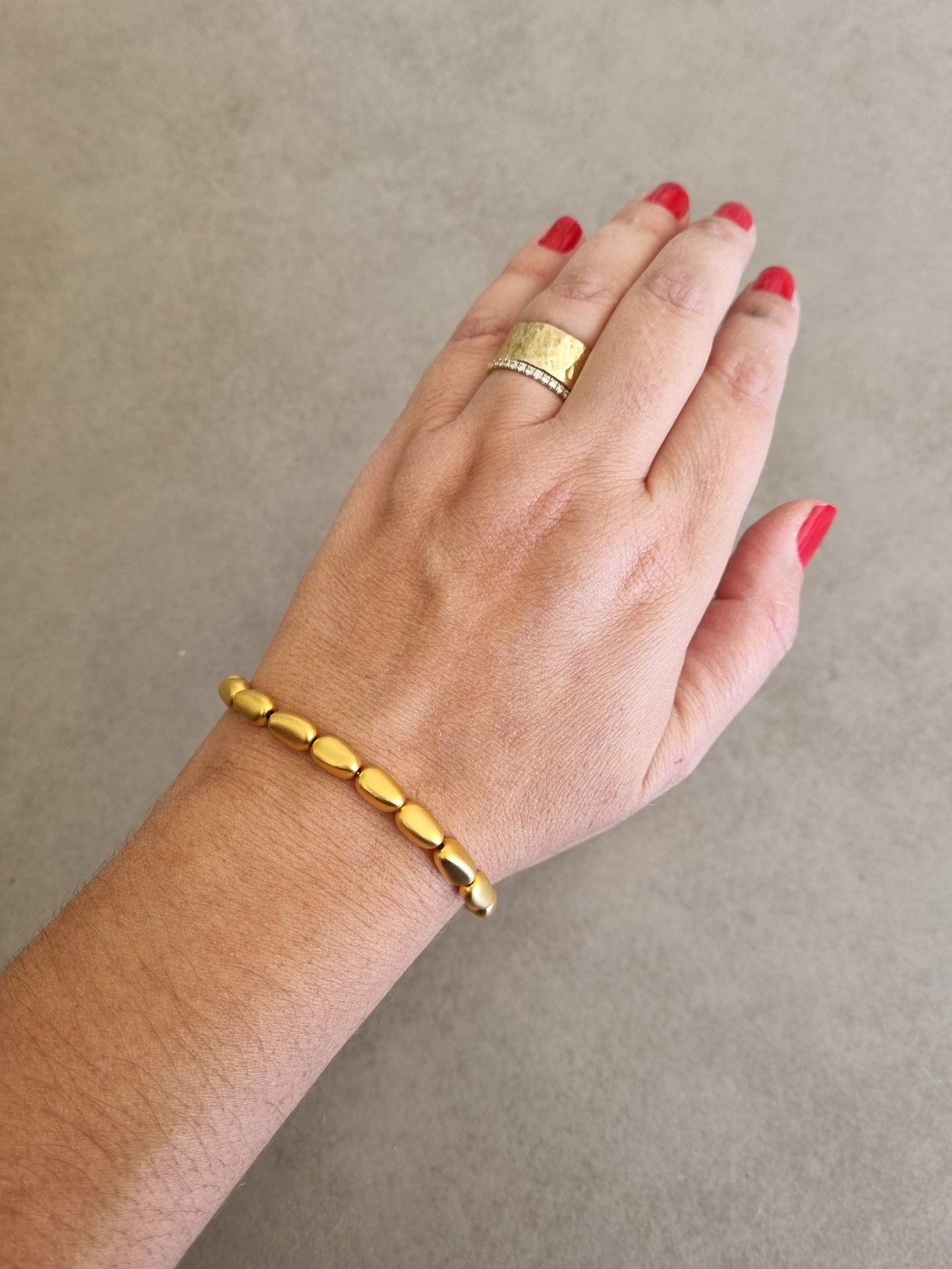 צמיד אבנים בציפוי זהב לאישה