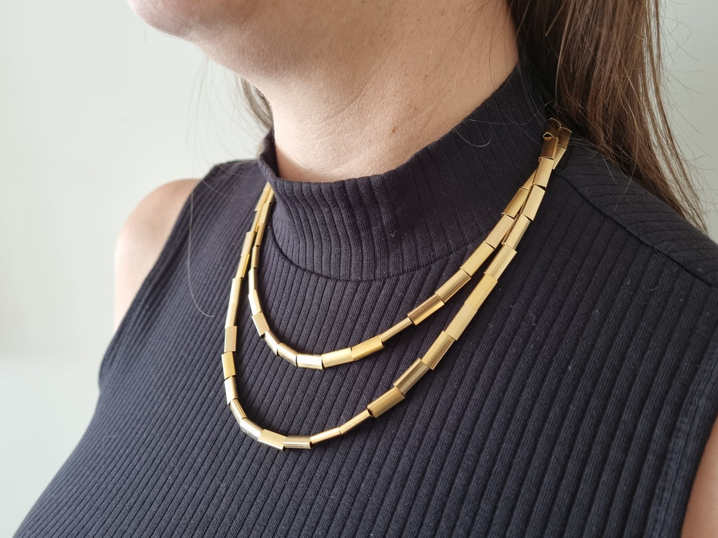 שרשרת צינורות זהב עם סוגר מהודר בשתי שכבות