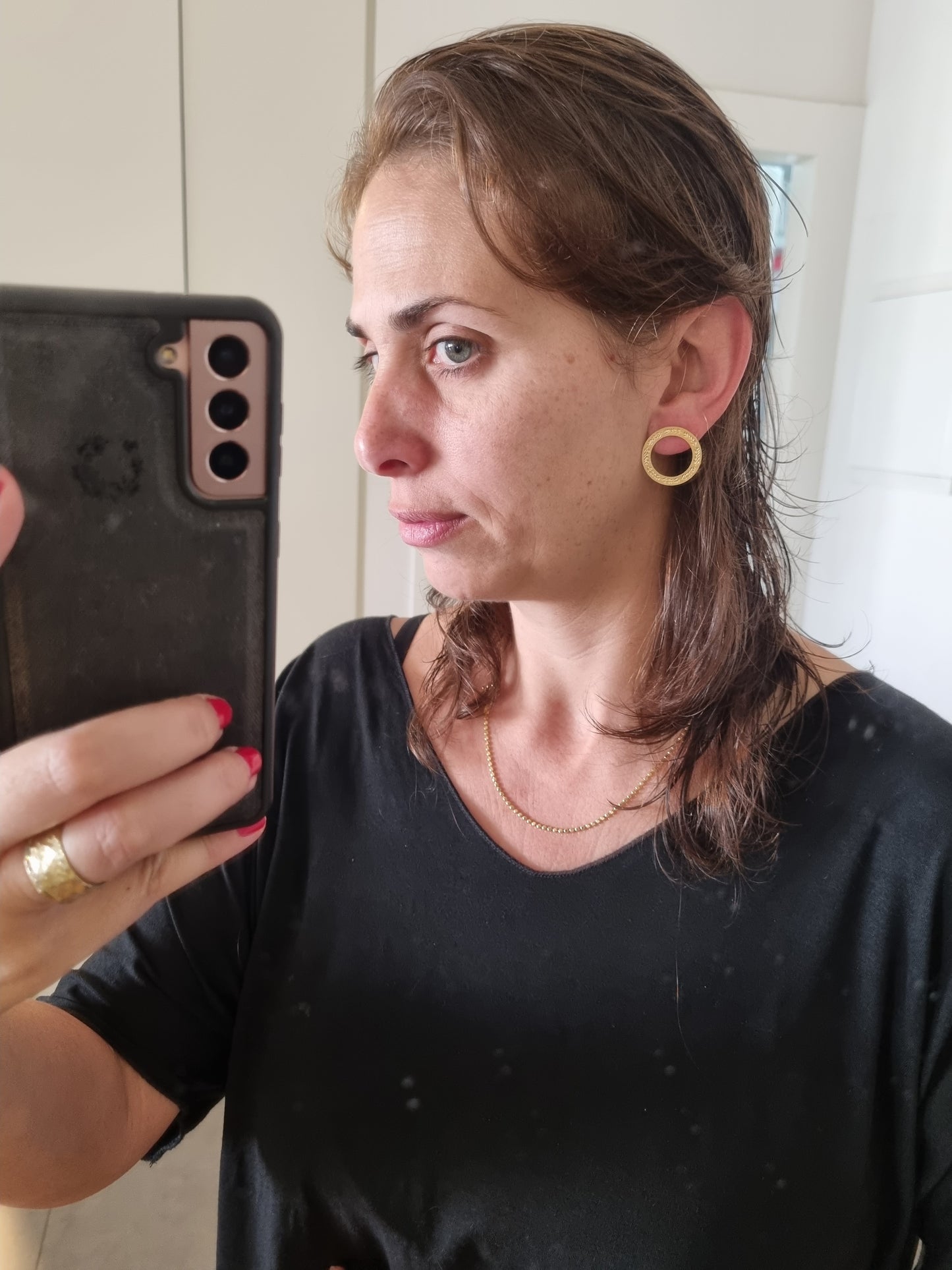 עגילי עלים צמודים | עגילי חישוק עם עלים