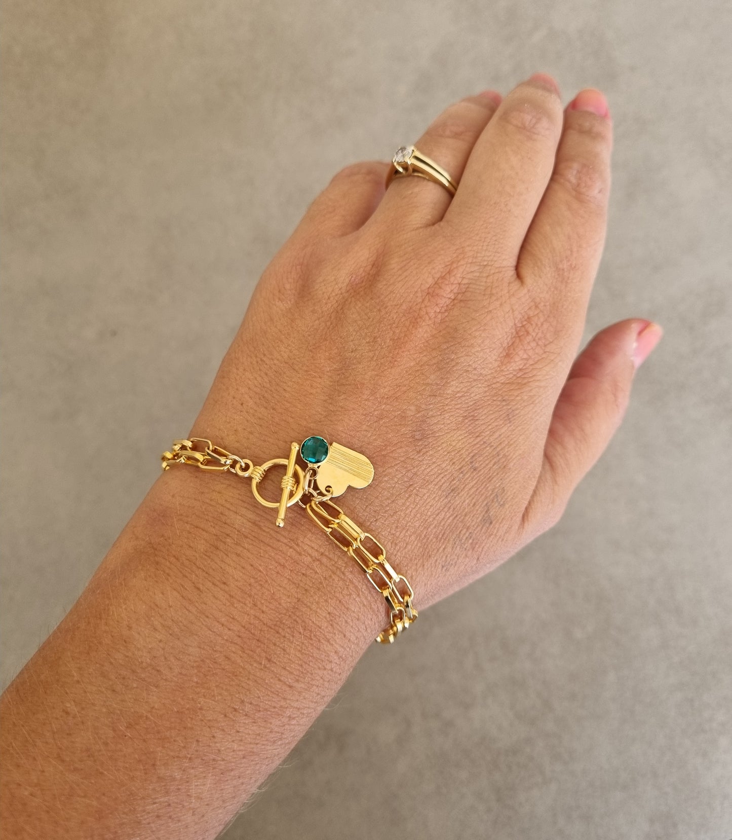 צמיד לולאות סגירה מיוחדת עם לב ואבן