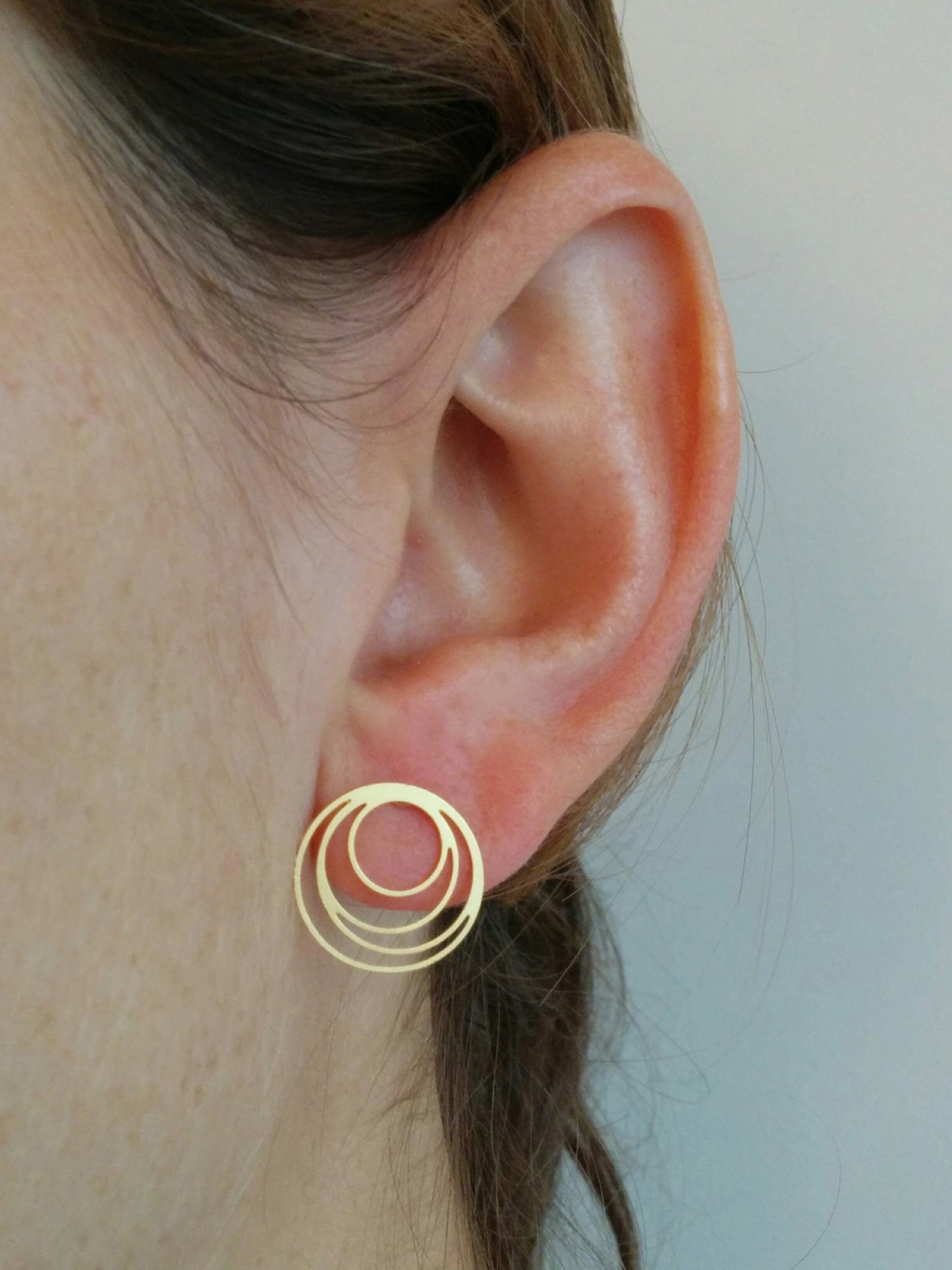 עגילים צמודים מזהב | עגילי עיגולים