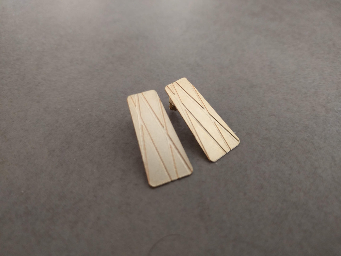 עגילים צמודים | מרובע מיוחד עם דוגמא