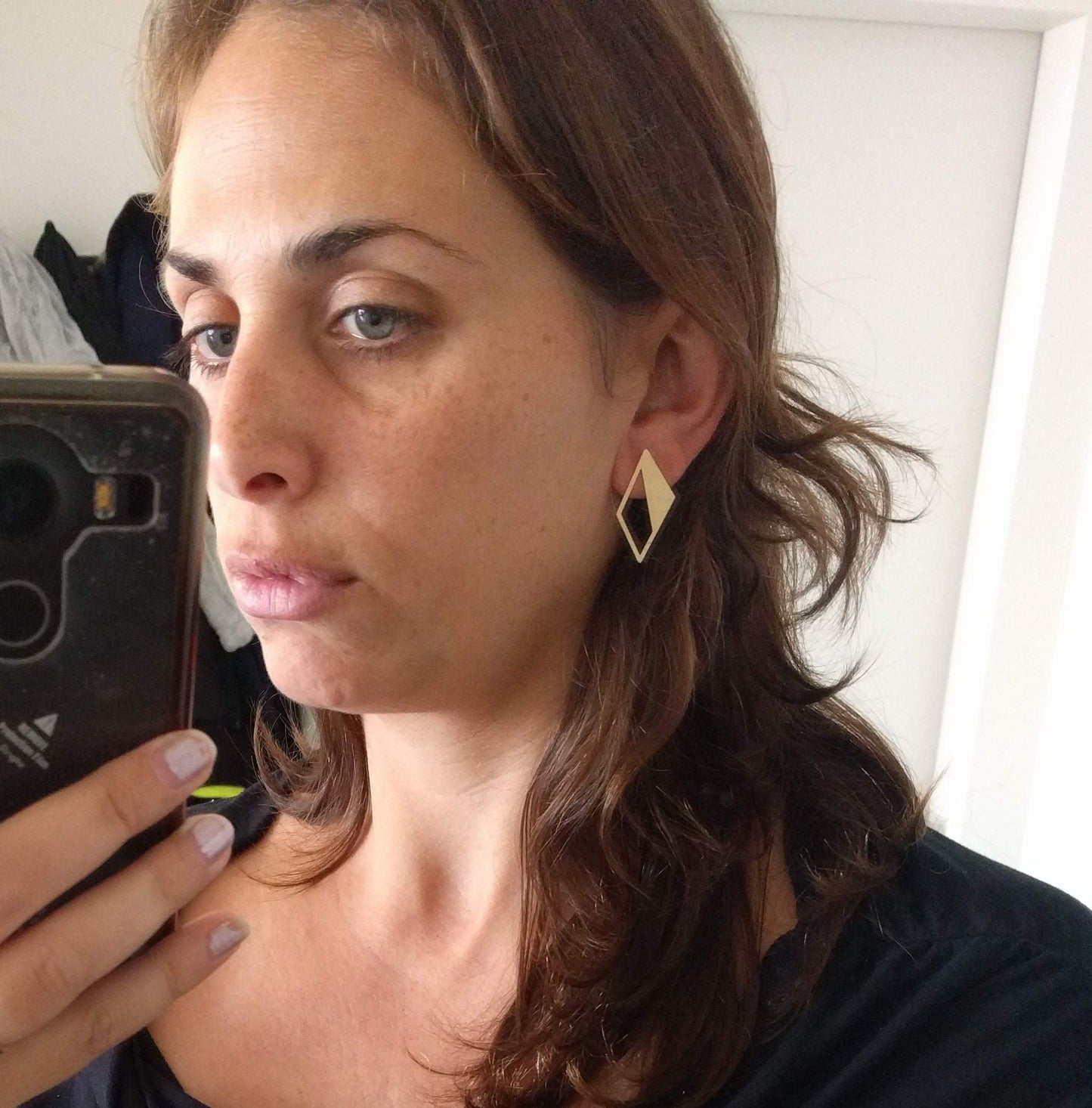 עגילים צמודים מזהב | עגילים גיאומטריים