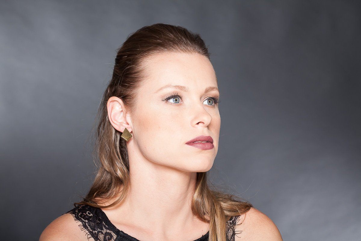 עגילים צמודים מזהב | עגילים גיאומטריים