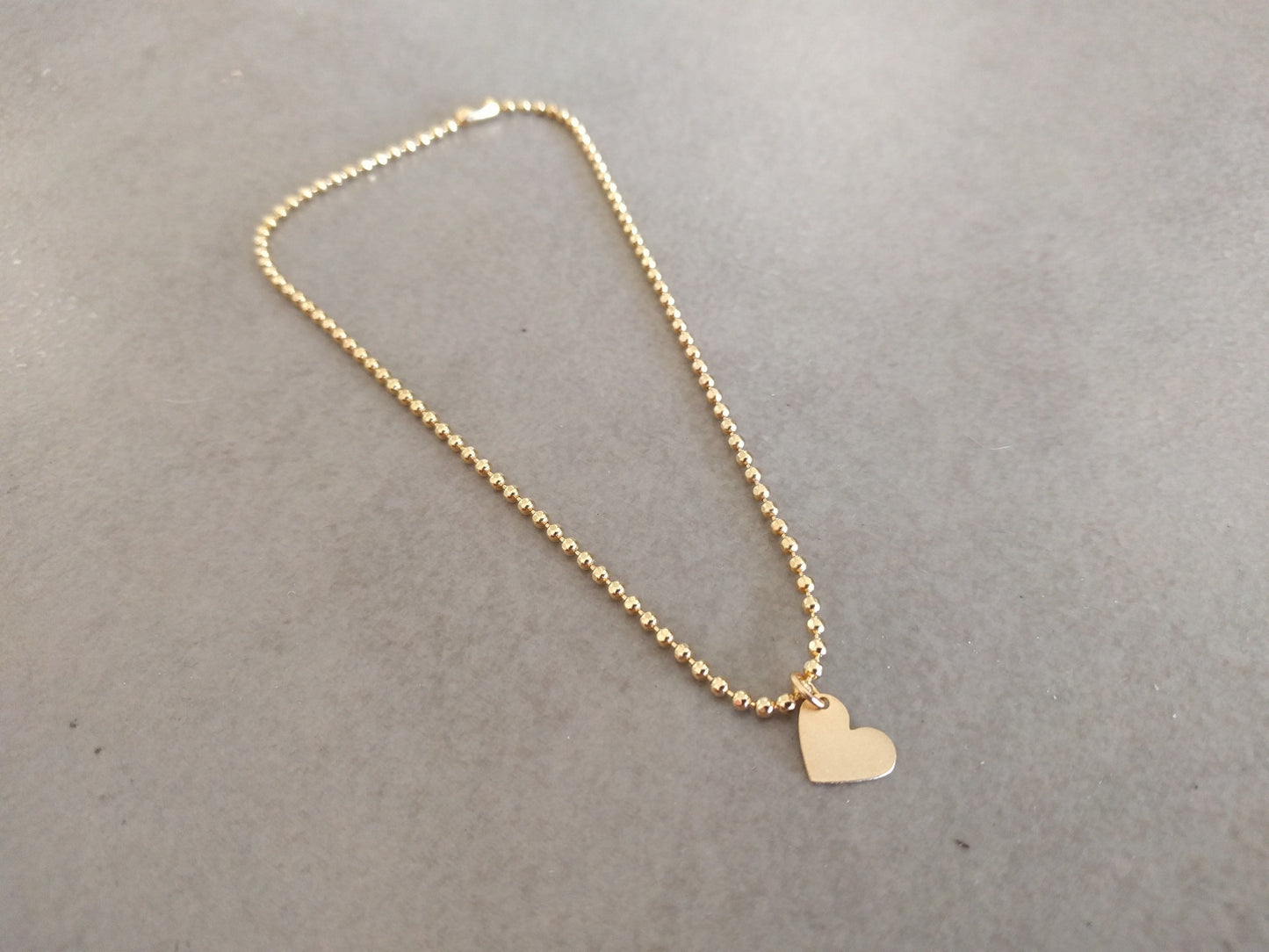 צמיד רגל זהב | צמיד כדוריות עם לב