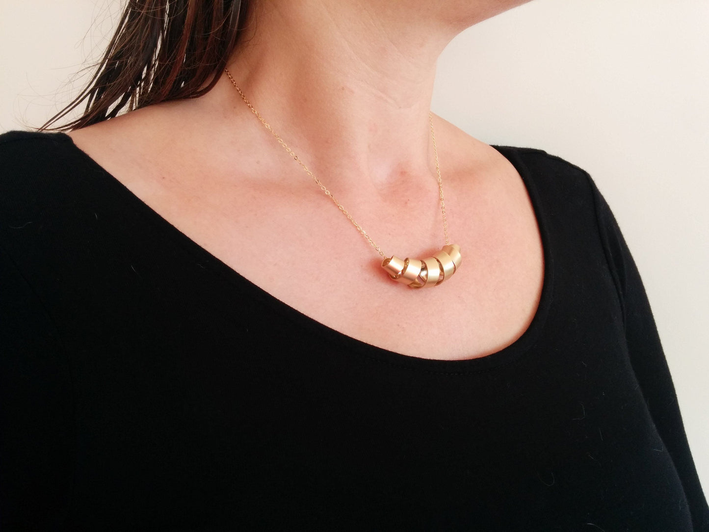 שרשרת זהב קצרה תליון ספירלה