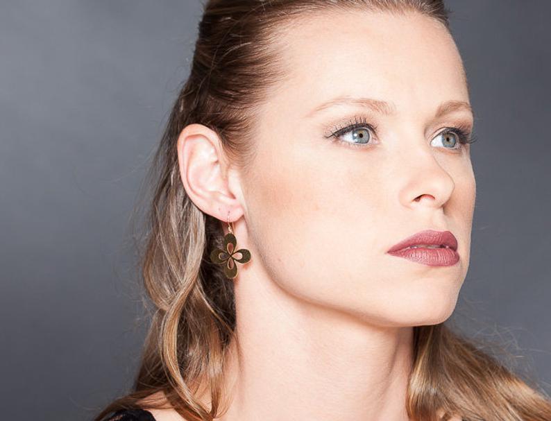 עגילי פרח גולדפילד קצרים