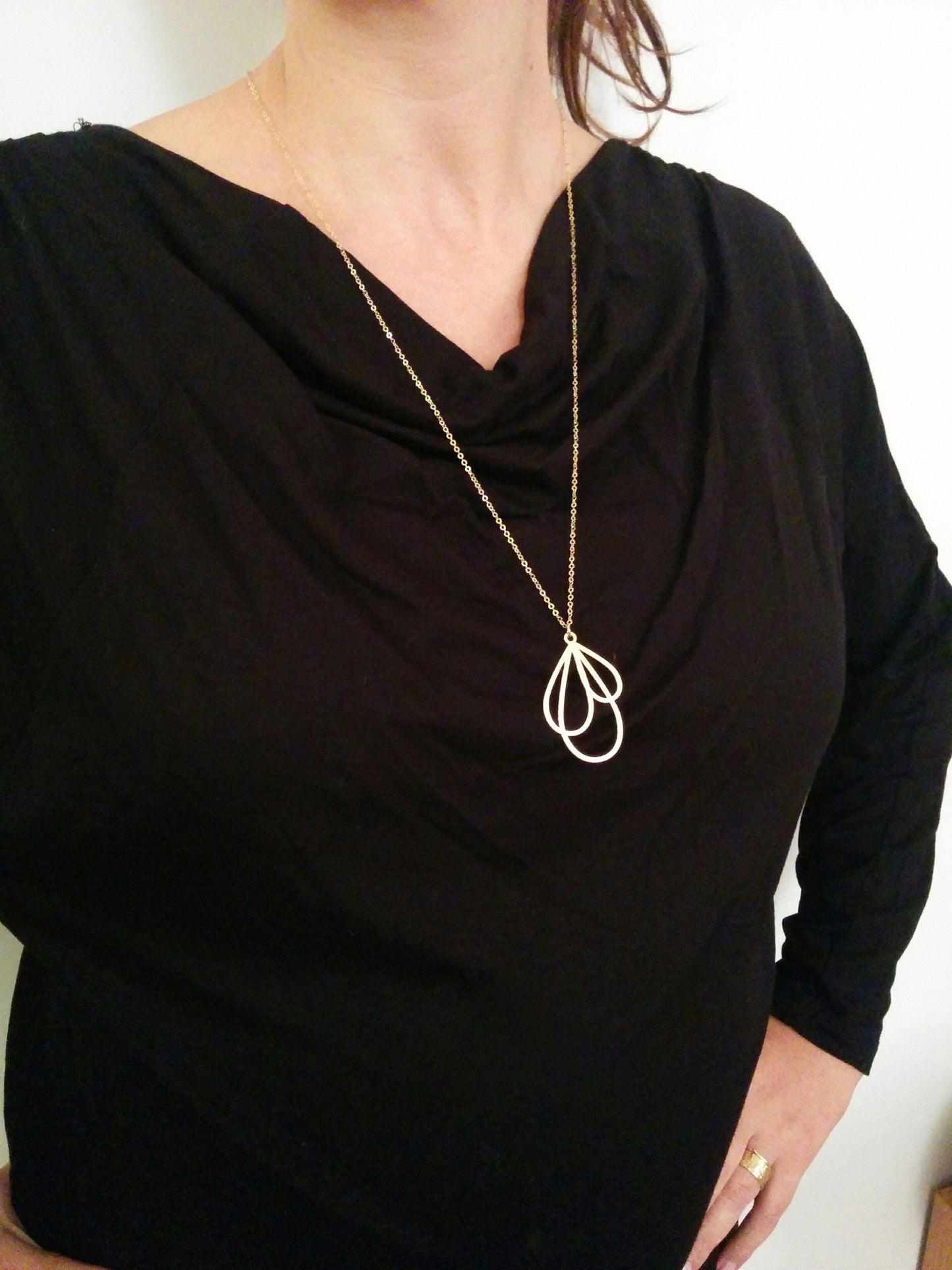 שרשרת ארוכה עם תליון טיפות