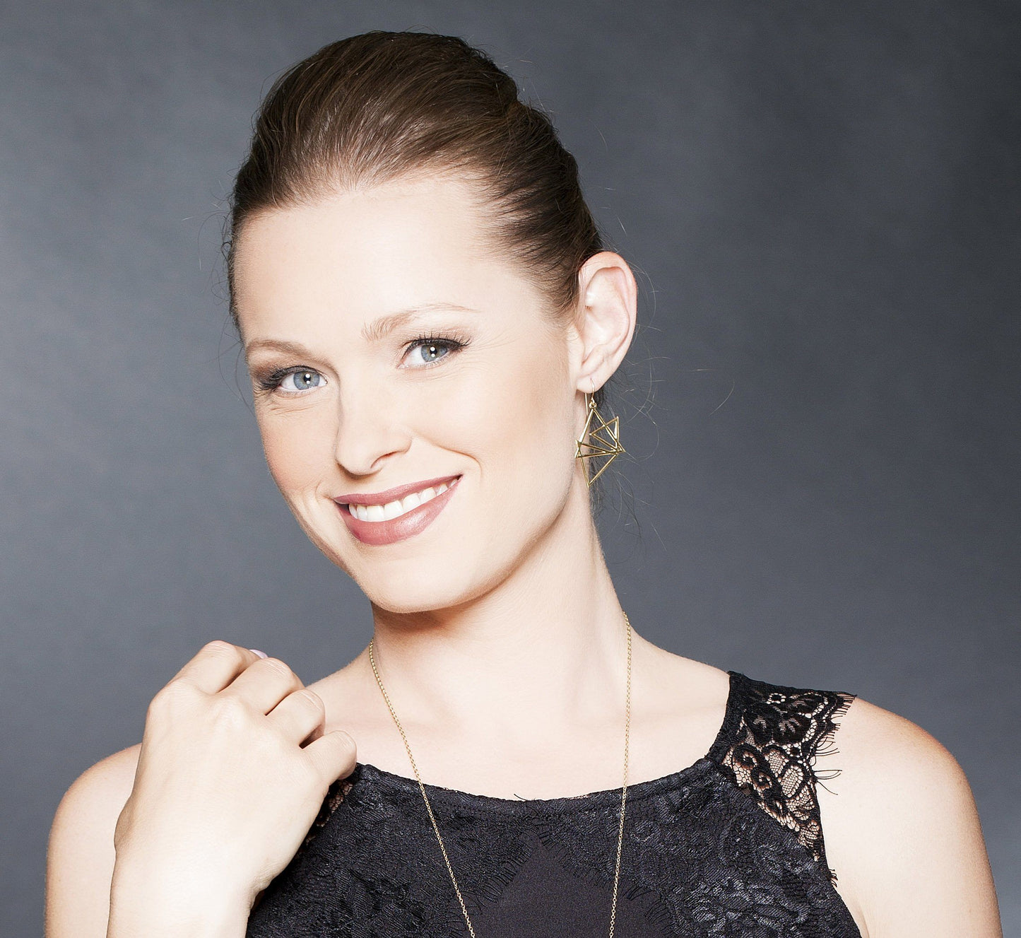 עגילים תלויים מזהב | עגילי משולשים גיאומטרי