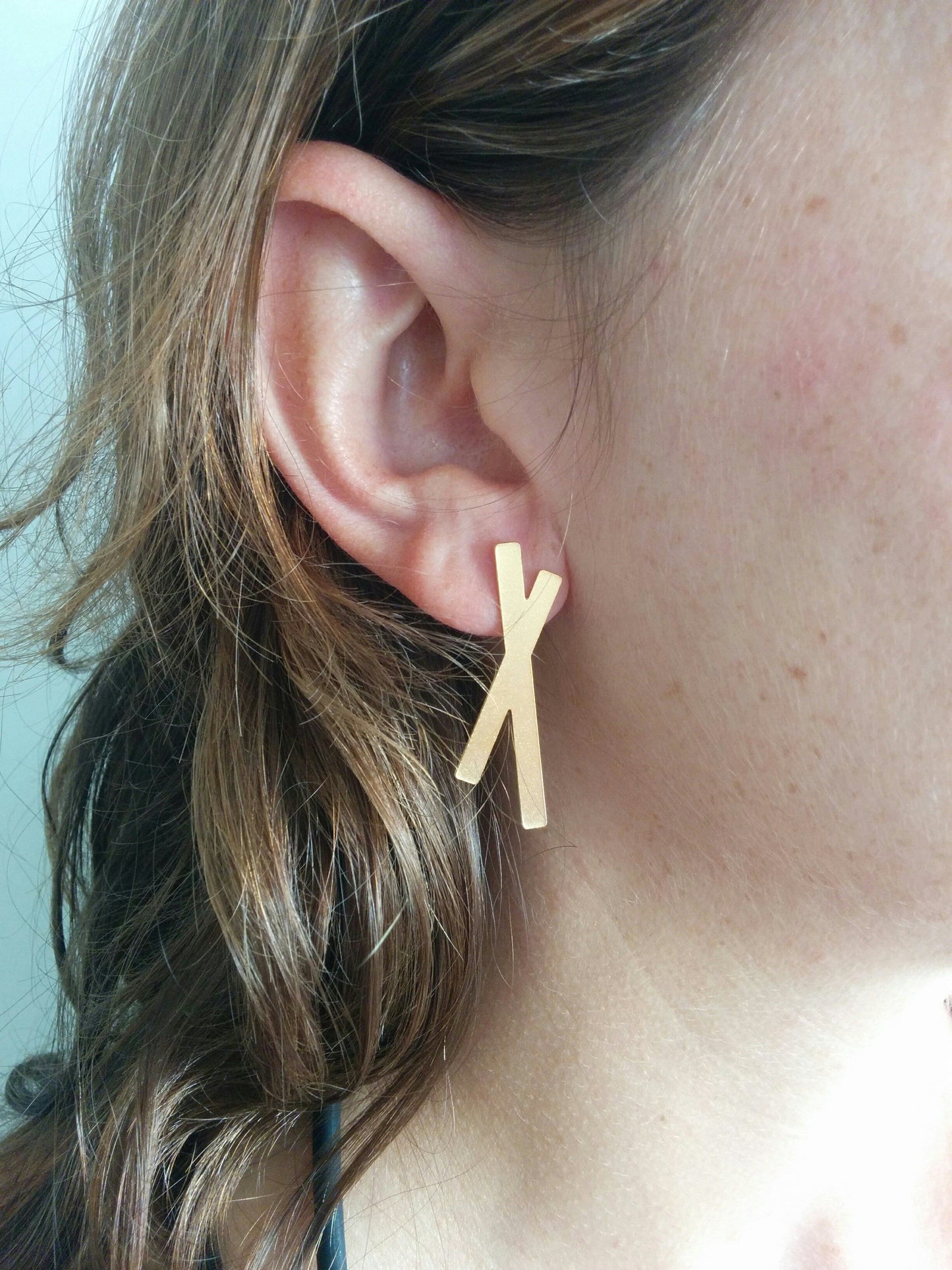 עגילים צמודים מזהב | עגילי איקס