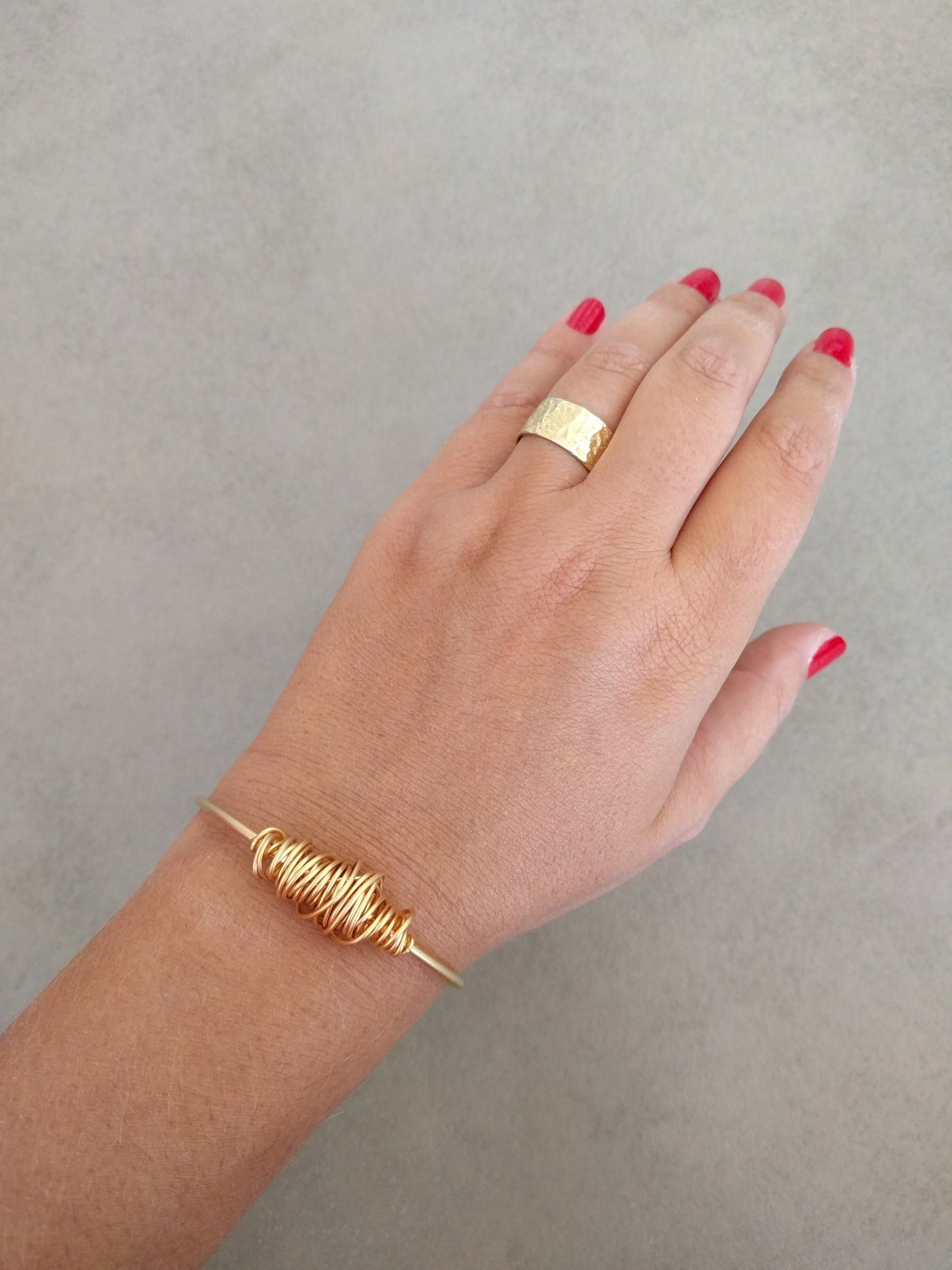 צמיד זהב עדין | צמיד ספירלה זהב