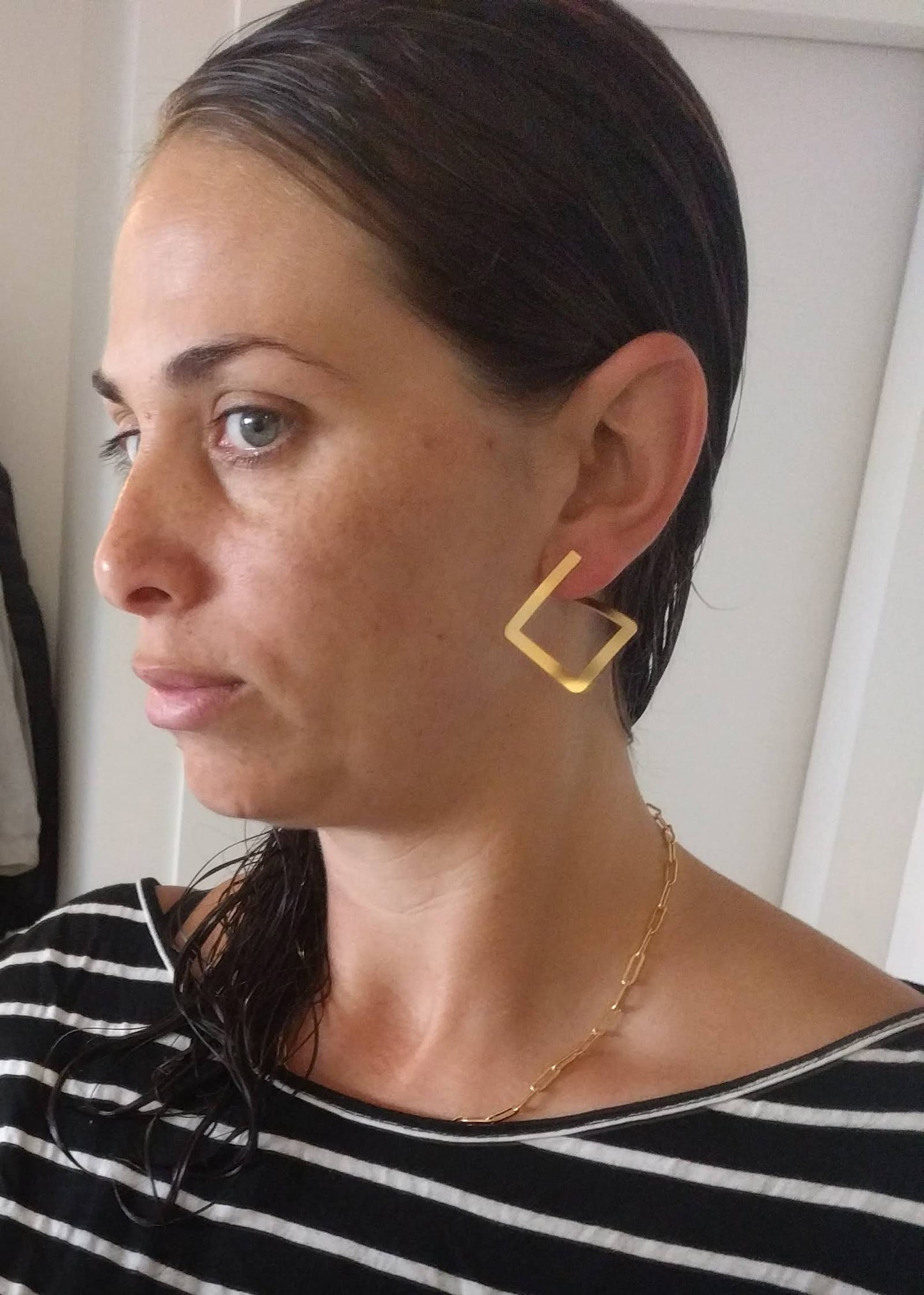 עגילי חישוקים צמודים | מעויינים גיאומטריים