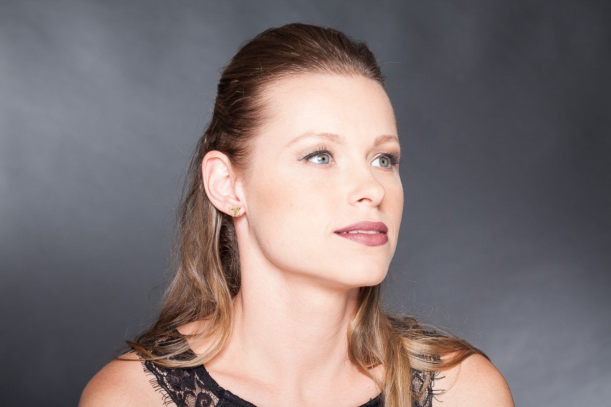 עגילים צמודים מזהב | עגילי כוכבים קטנים