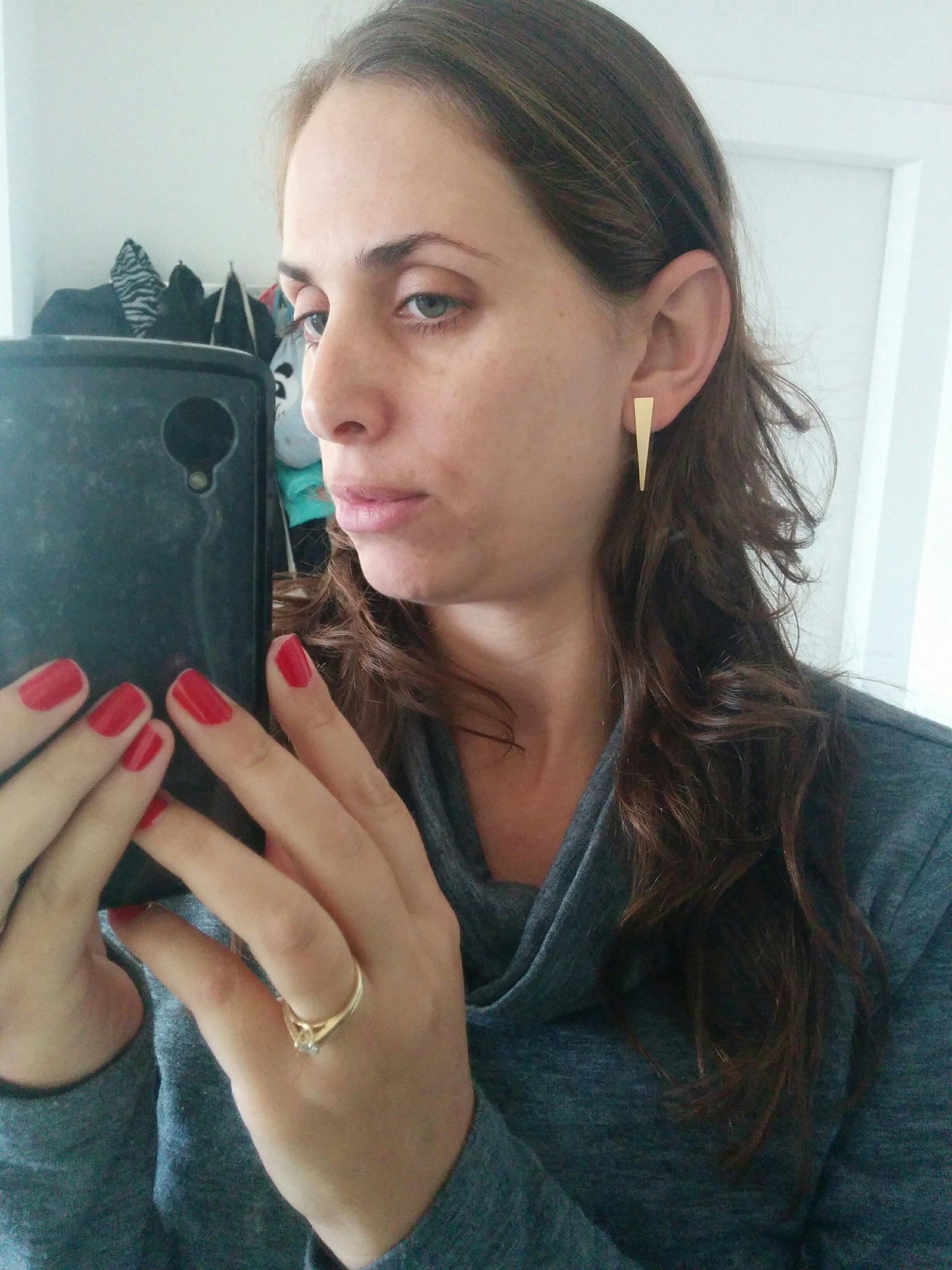 עגילים צמודים מזהב | עגילי משולשים דקים