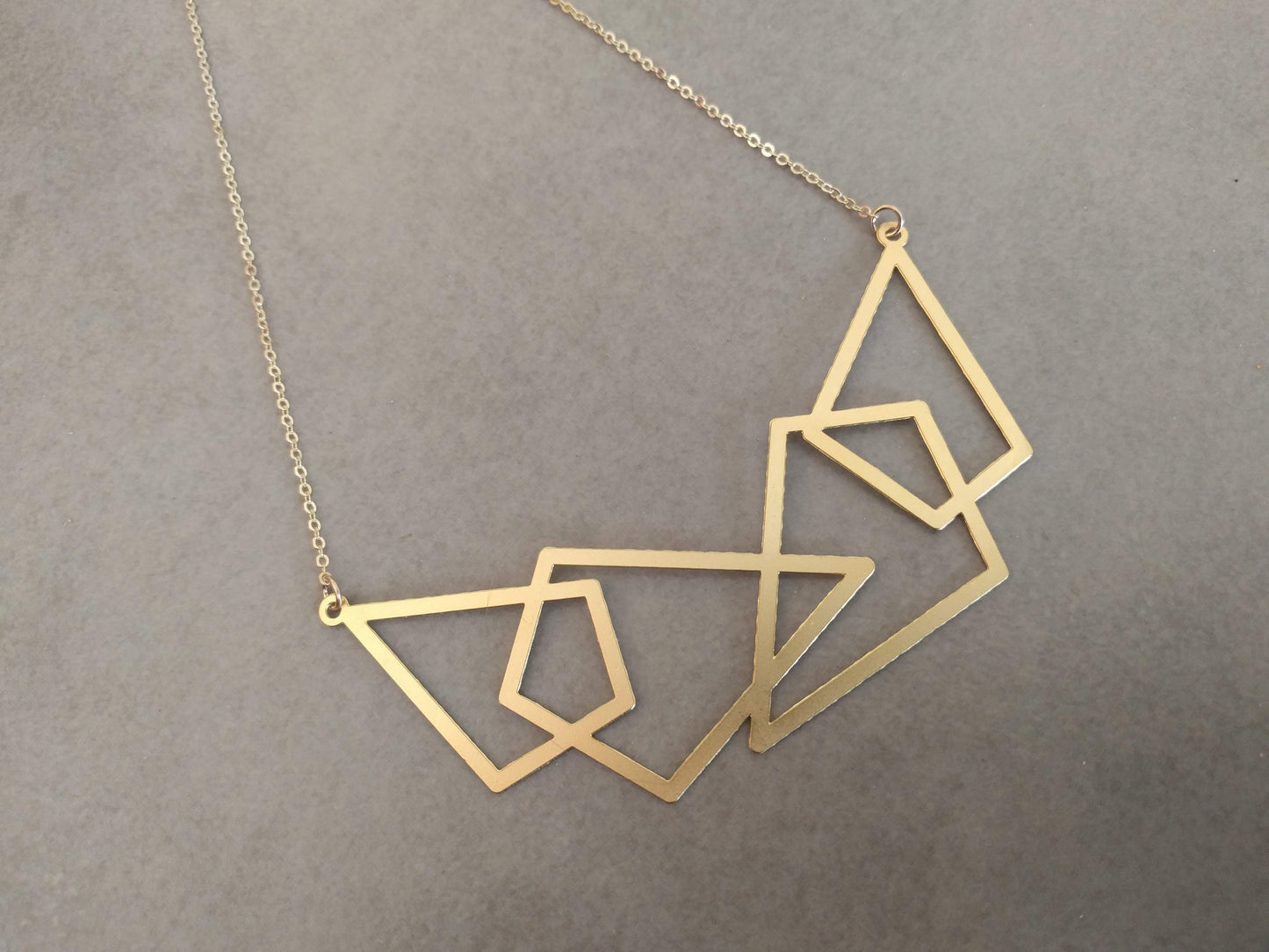 שרשרת גיאומטרית מזהב | שרשרת לאישה