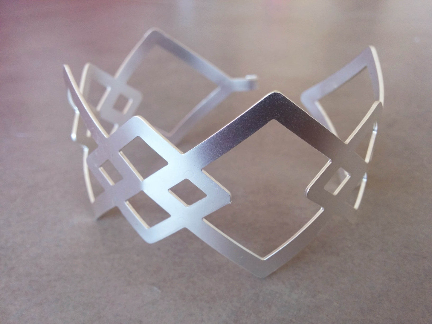 צמיד גיאומטרי רחב