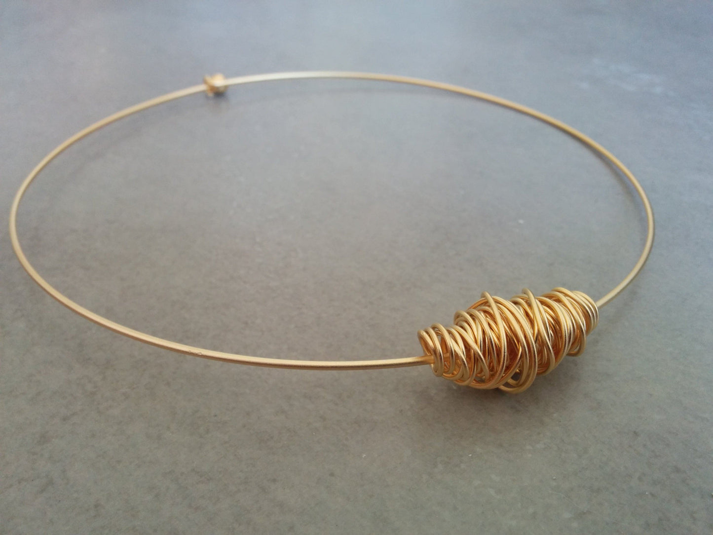 קולר זהב ותליון ספירלה לערב