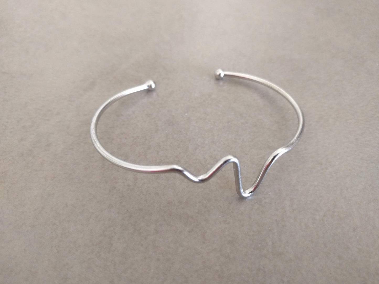 צמיד כסף עדין | צמיד חוט כסף לאישה