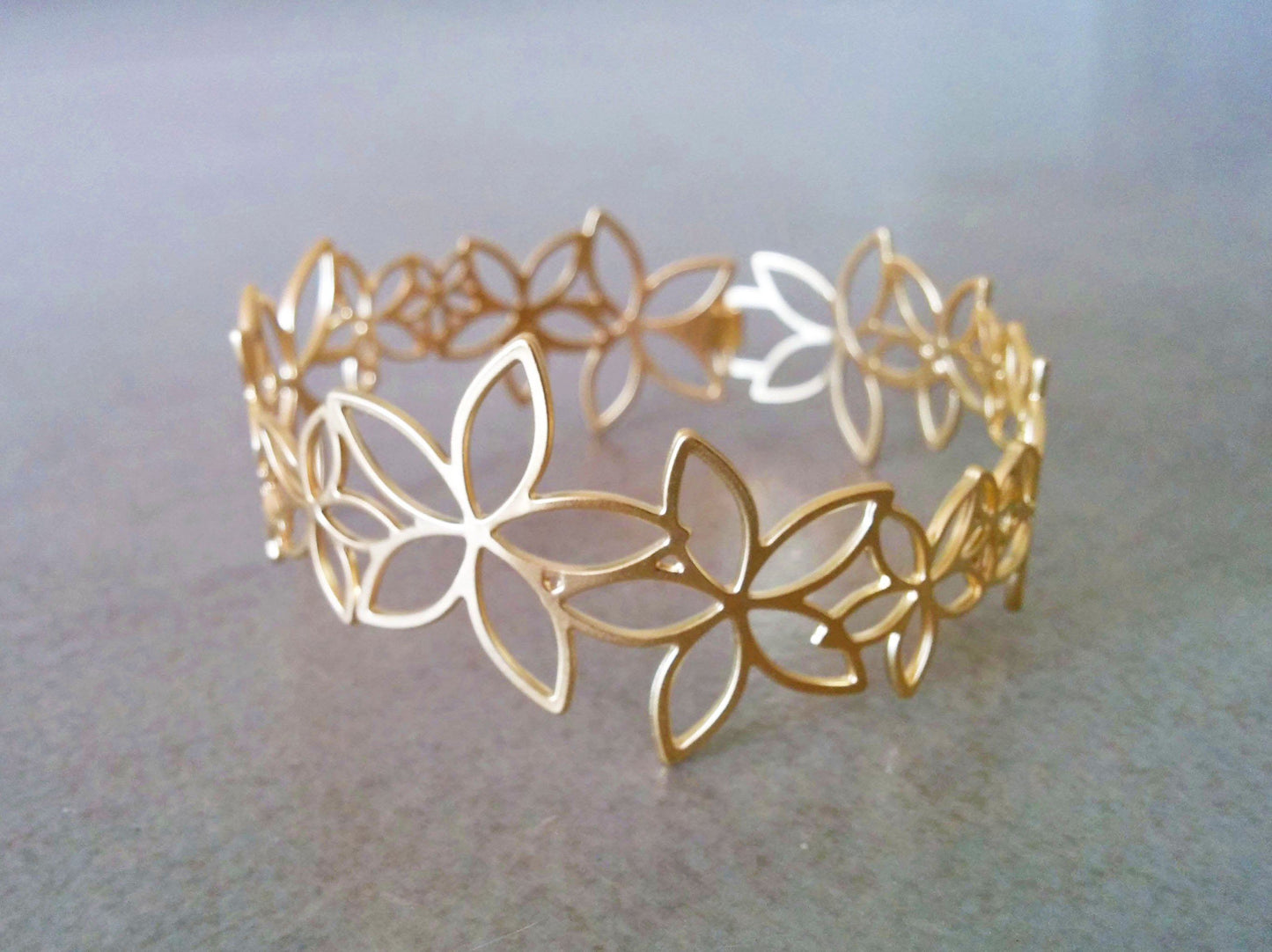 סט תכשיטים מזהב | סט פרחים