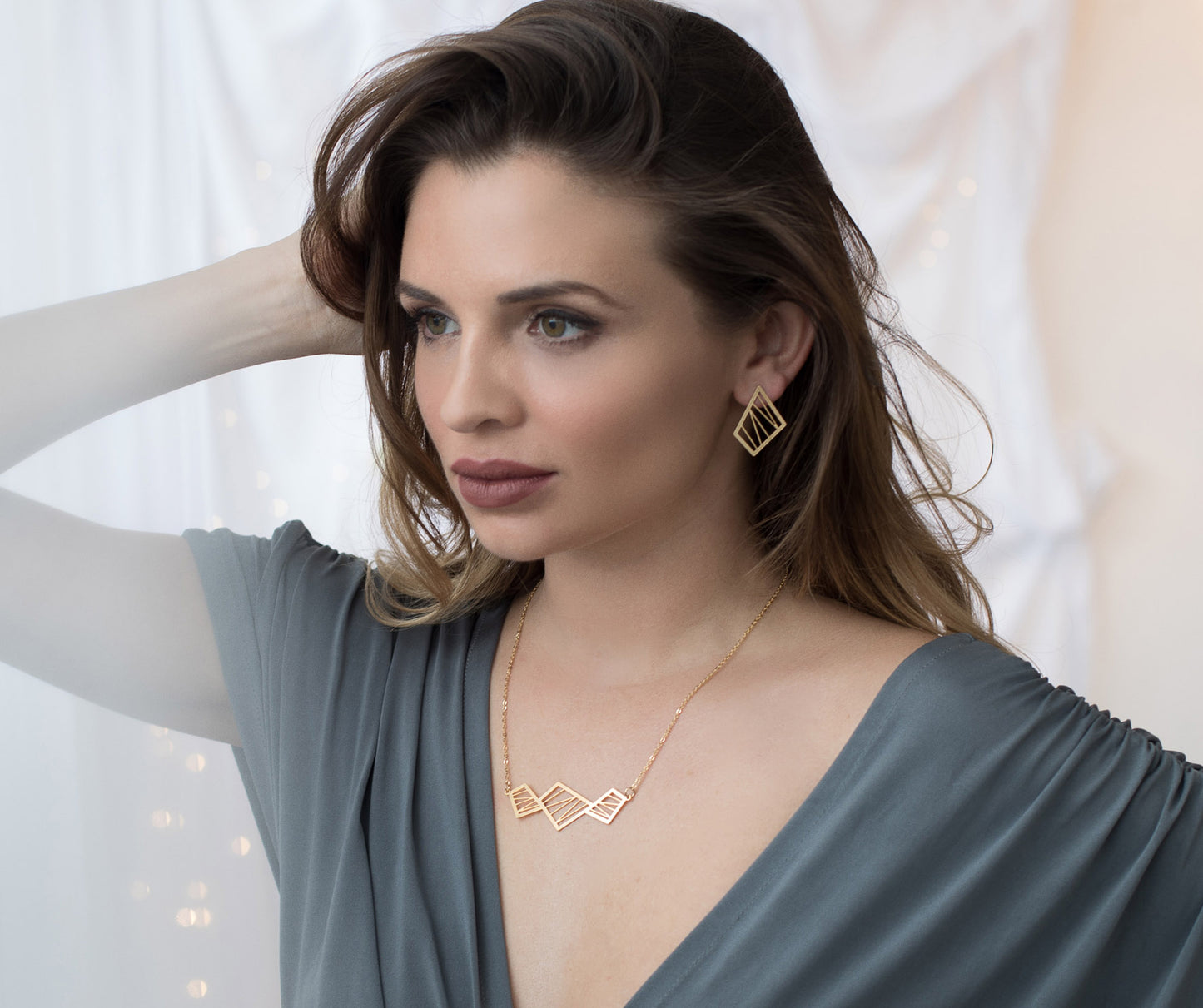 סט תכשיטים גיאומטרי לאישה | מעויינים פסים