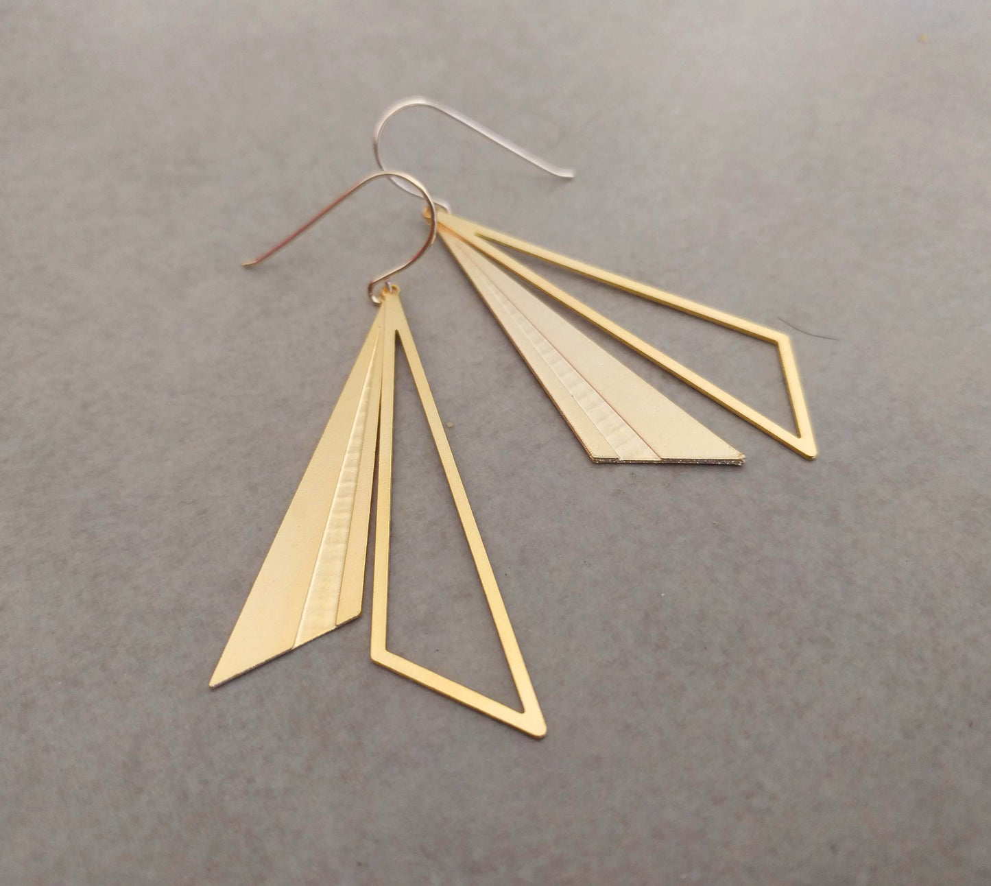 עגילים גיאומטריים | עגילי זהב משולשים