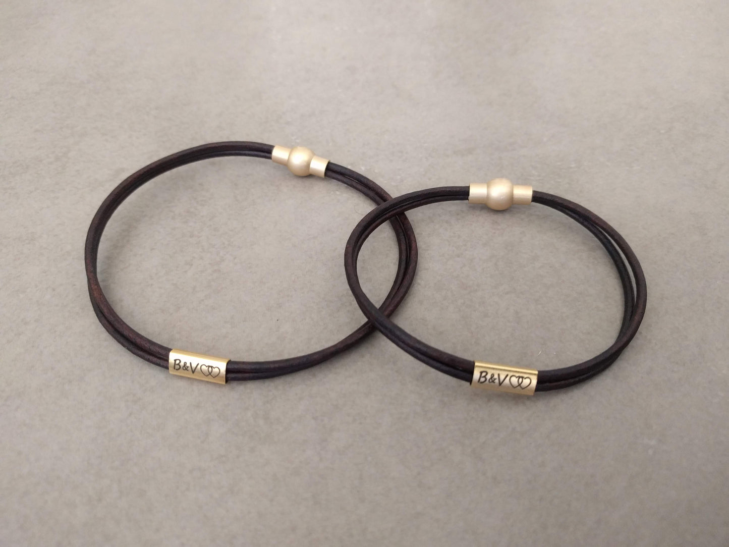 צמיד שם בחריטה | צמיד עור לגבר ולאישה